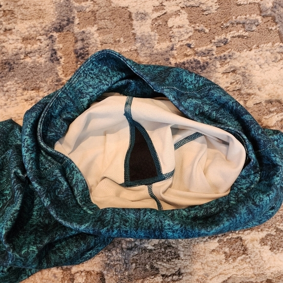 Patagonia cropped teal forest leggings. - Picture 7 of 16